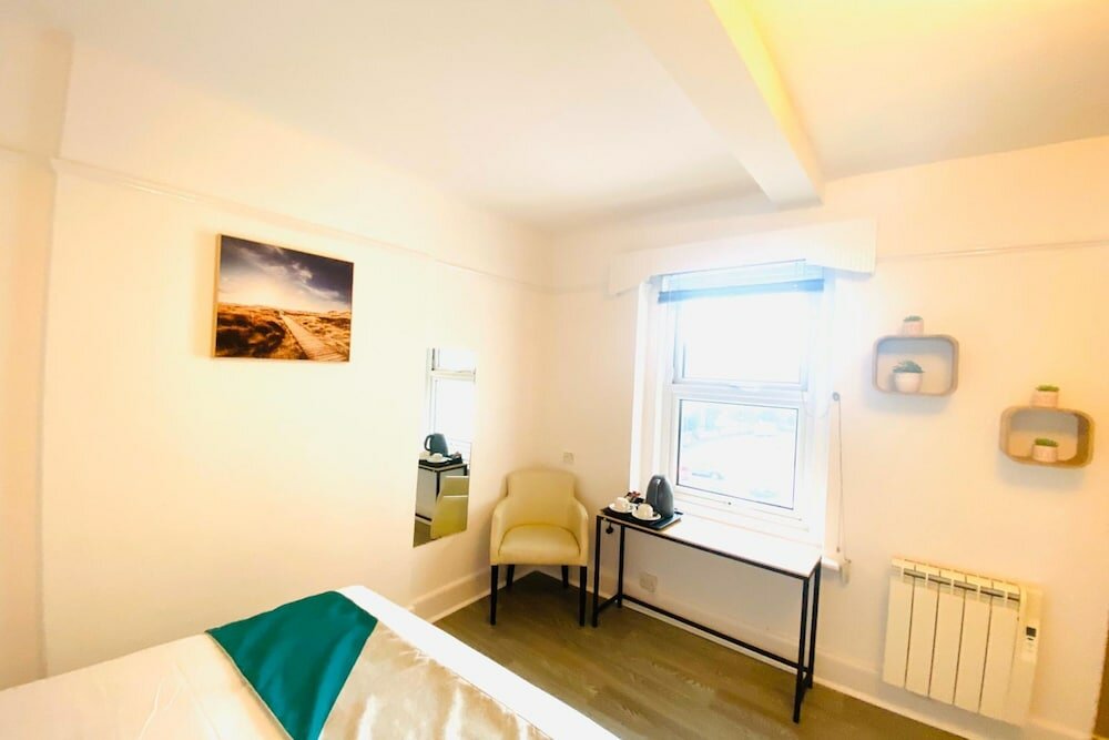 Фото Oyo Bourne Park Hotel