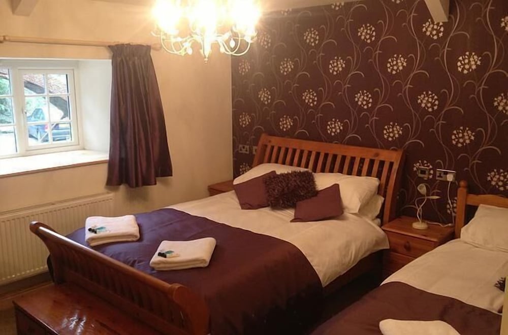 Фото The Waterwheel Inn