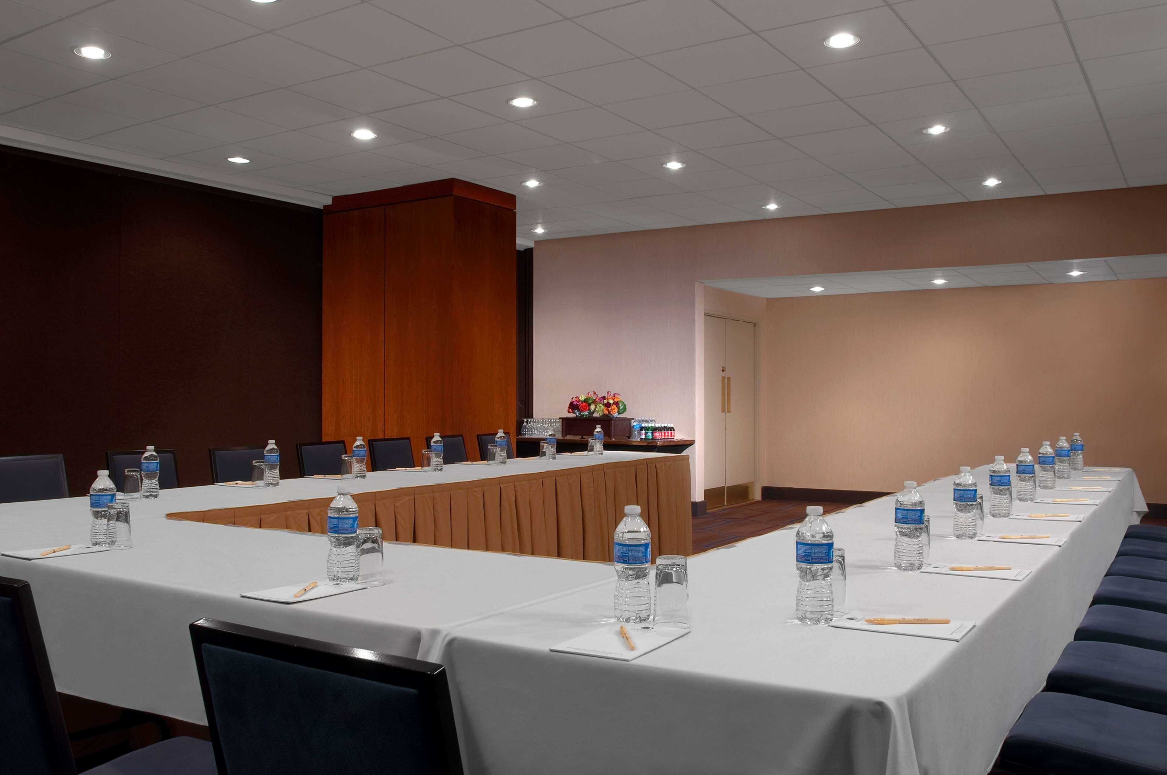 Фото Отель DoubleTree by Hilton Metropolitan - New York City