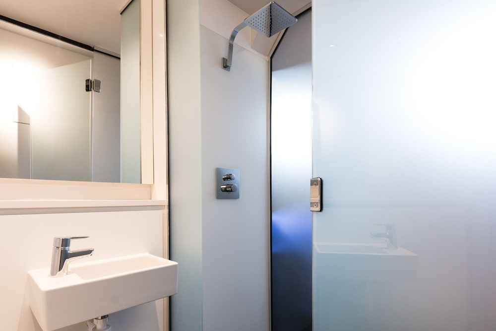 Фото CoDE Pod – The CoURT - Edinburgh