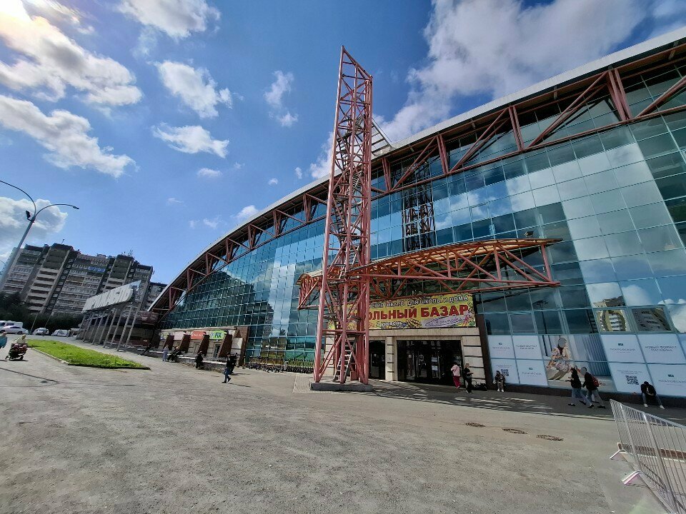 Mobile phone store T2, Yekaterinburg, photo
