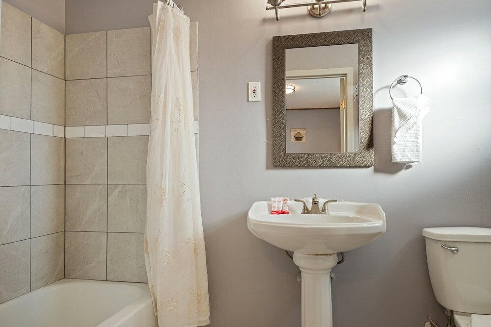 Фото Hotel Bethel - Fort MacLeod, Ab