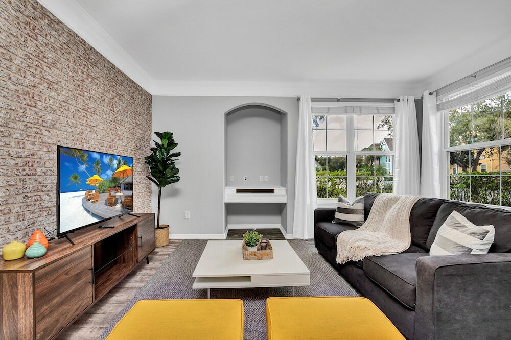 Фото Runaway Beach Club Resort