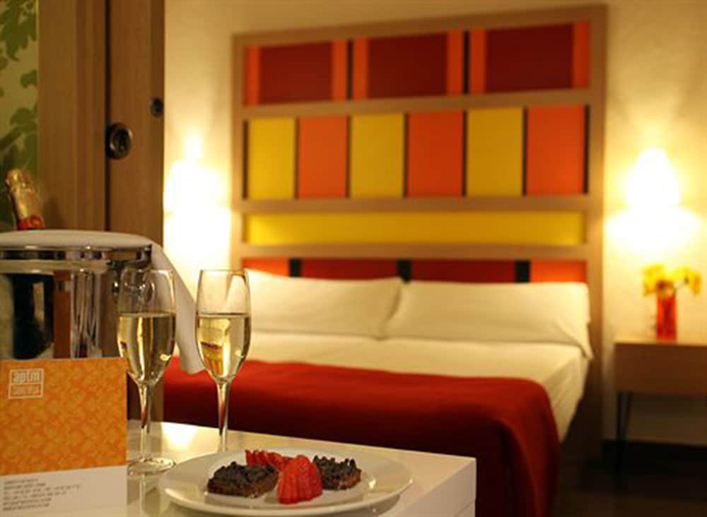 Фото Apartaments Ciutat Vella