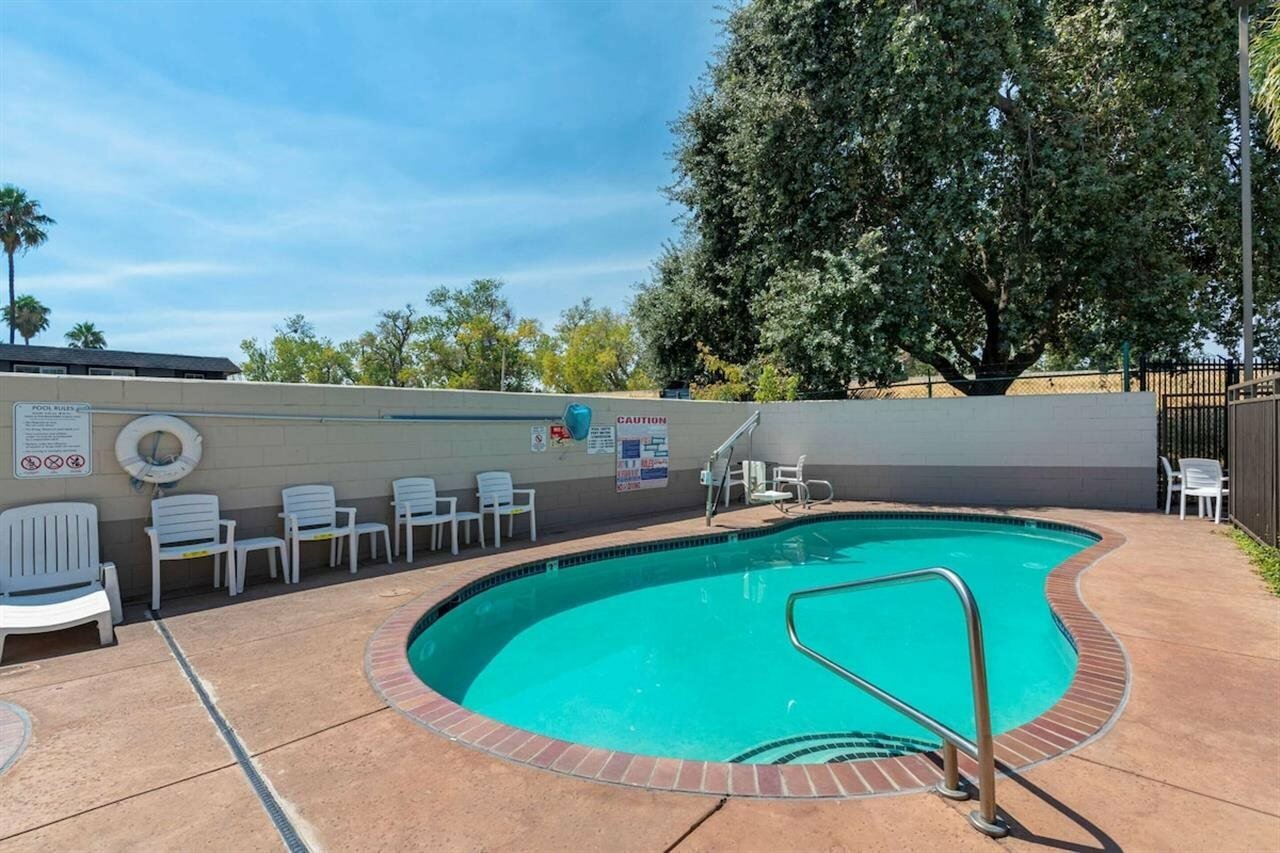 Фото Comfort Suites Downtown Sacramento