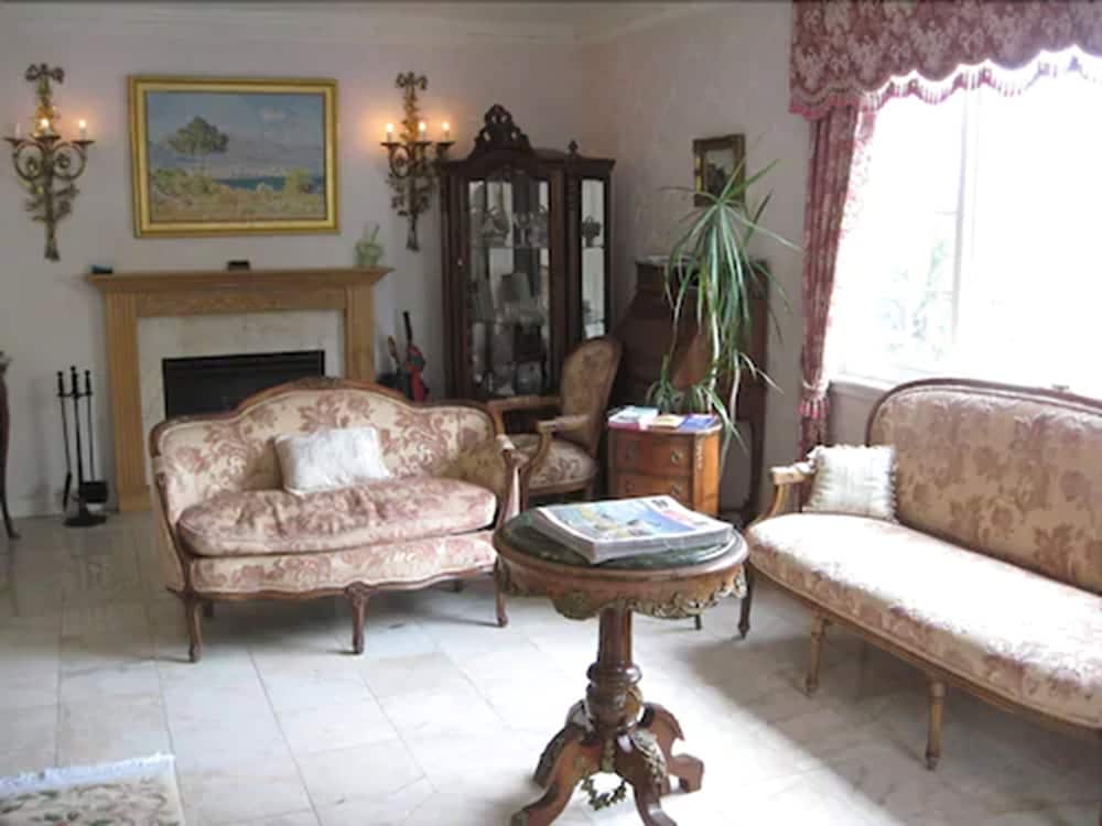 Фото Carmel Inn And Suites