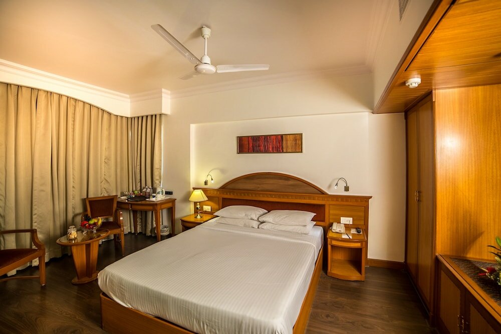 Фото Fariyas Hotel