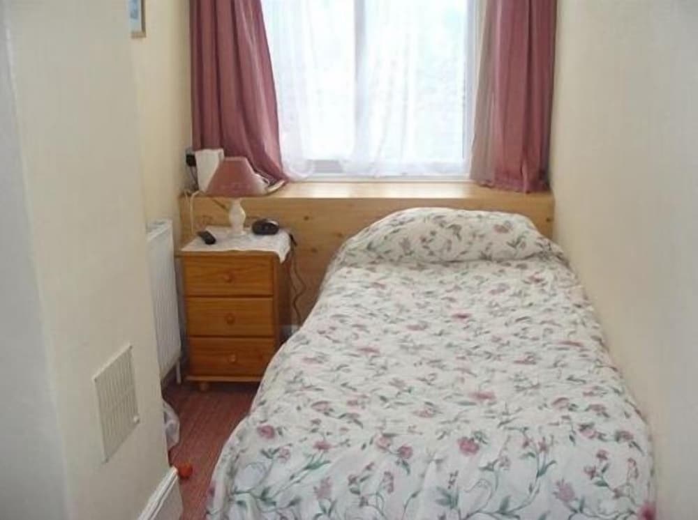 Фото Tudor Court Hotel