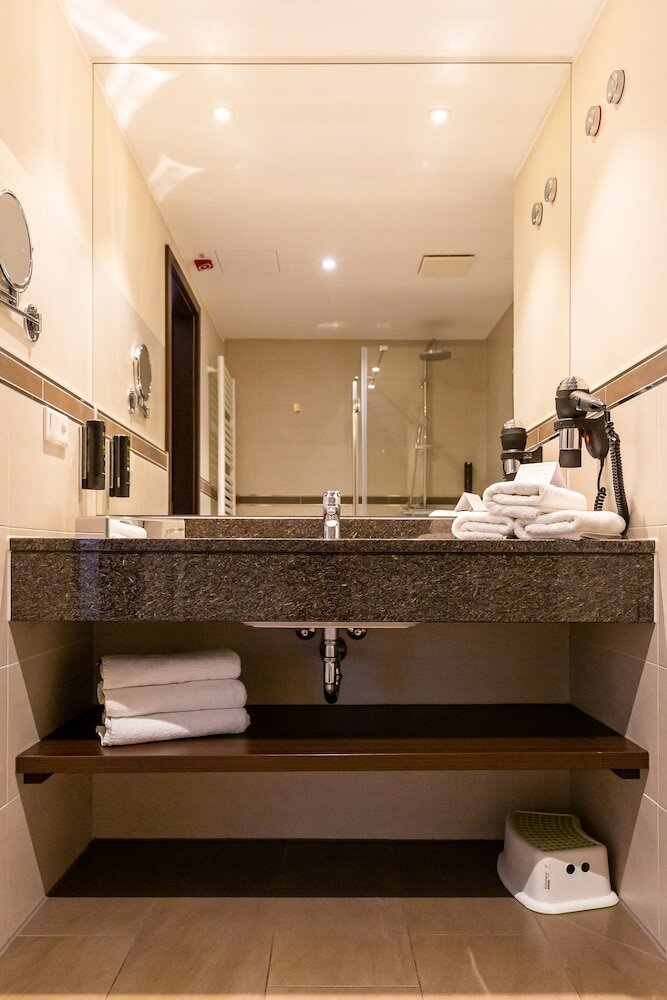 Фото Hotel bomonti Nürnberg West