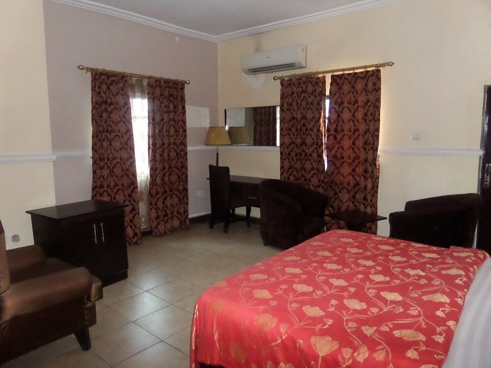 Фото Trafford Hotel