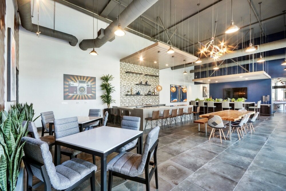 Фото Bluebird Suites near Facebook Hq