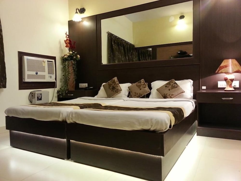 Фото Hotel Varuna