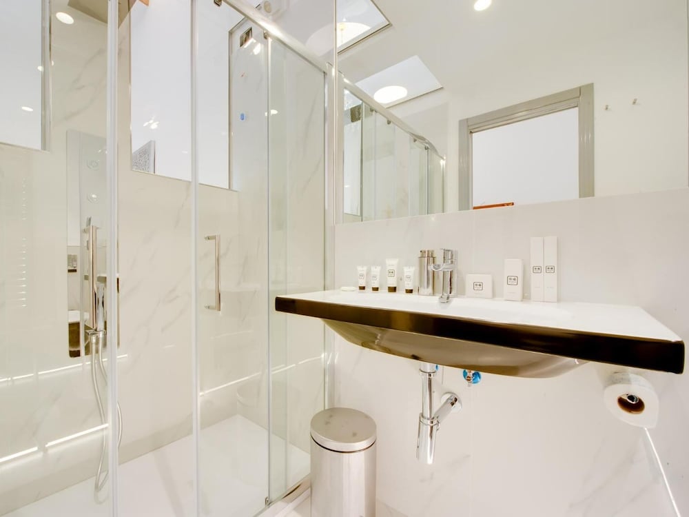 Фото Queen Palace Suites