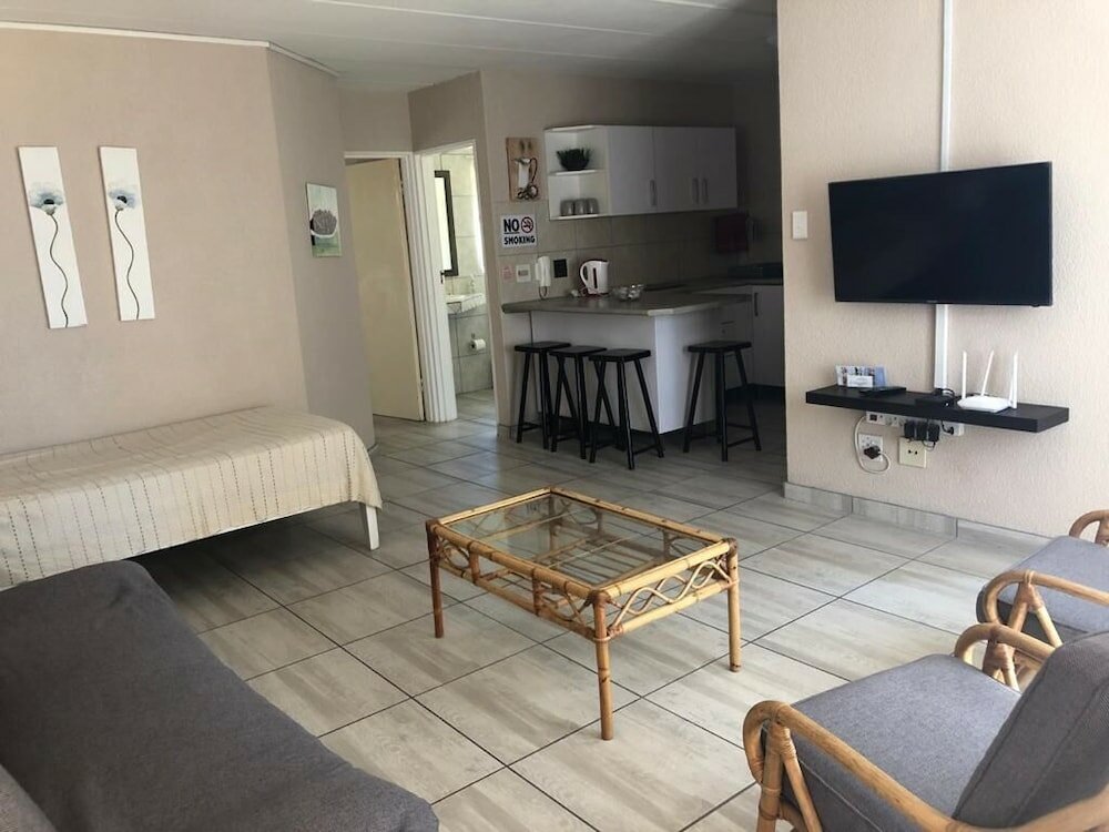 Фото Amies Self-catering Apartments