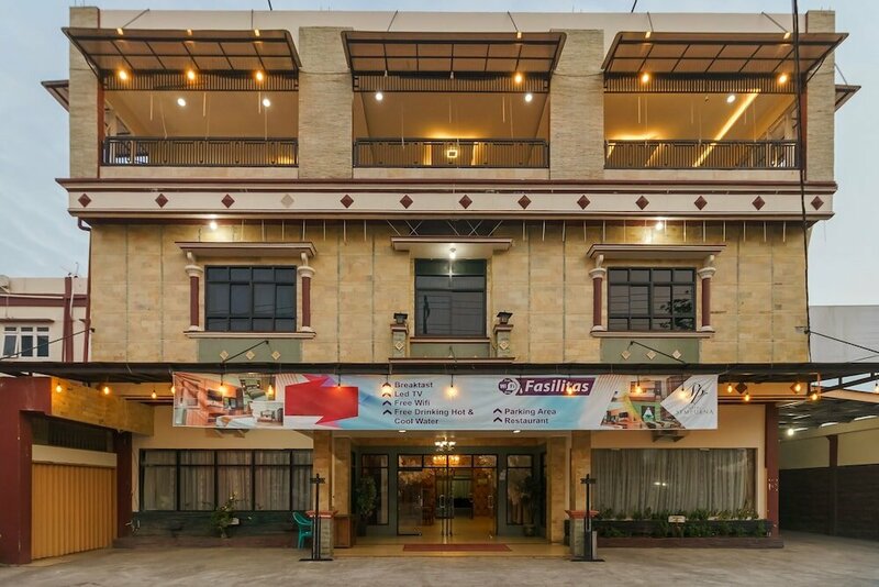 Гостиница RedDoorz Plus @ Hotel Sempurna Watervang Lubuk Linggau