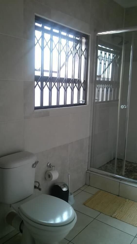 Фото Pimville Guesthouse