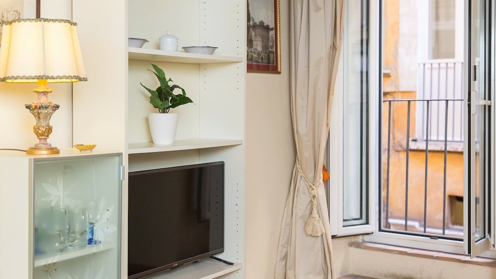 Фото Rental in Rome Falegnami