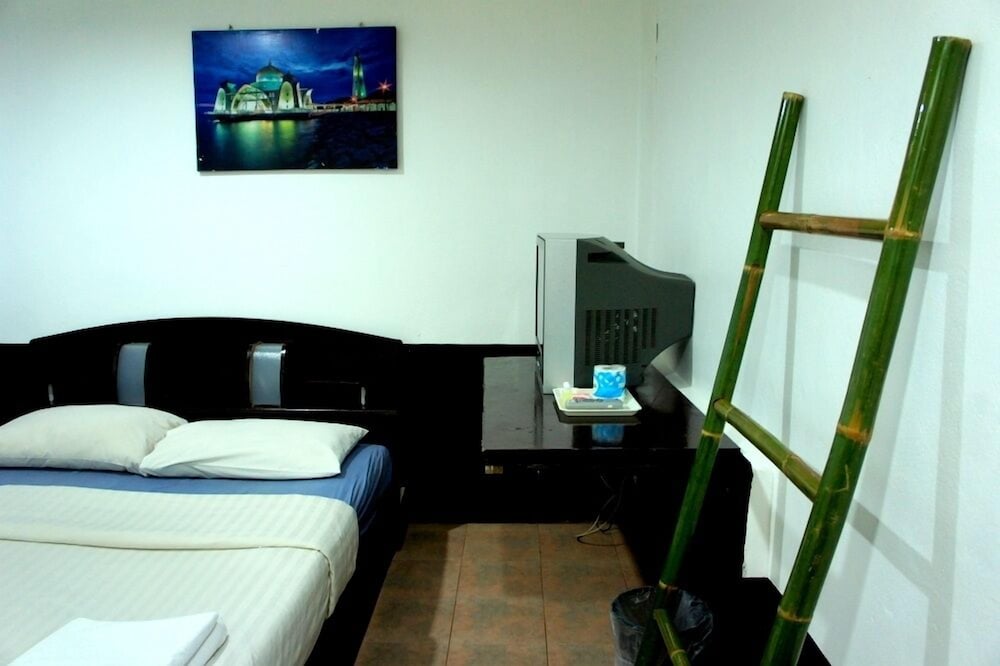 Фото Golden Bee PhiPhi 