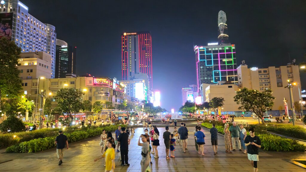 Shopping mall Saigon Centre, Ho Chi Minh, photo