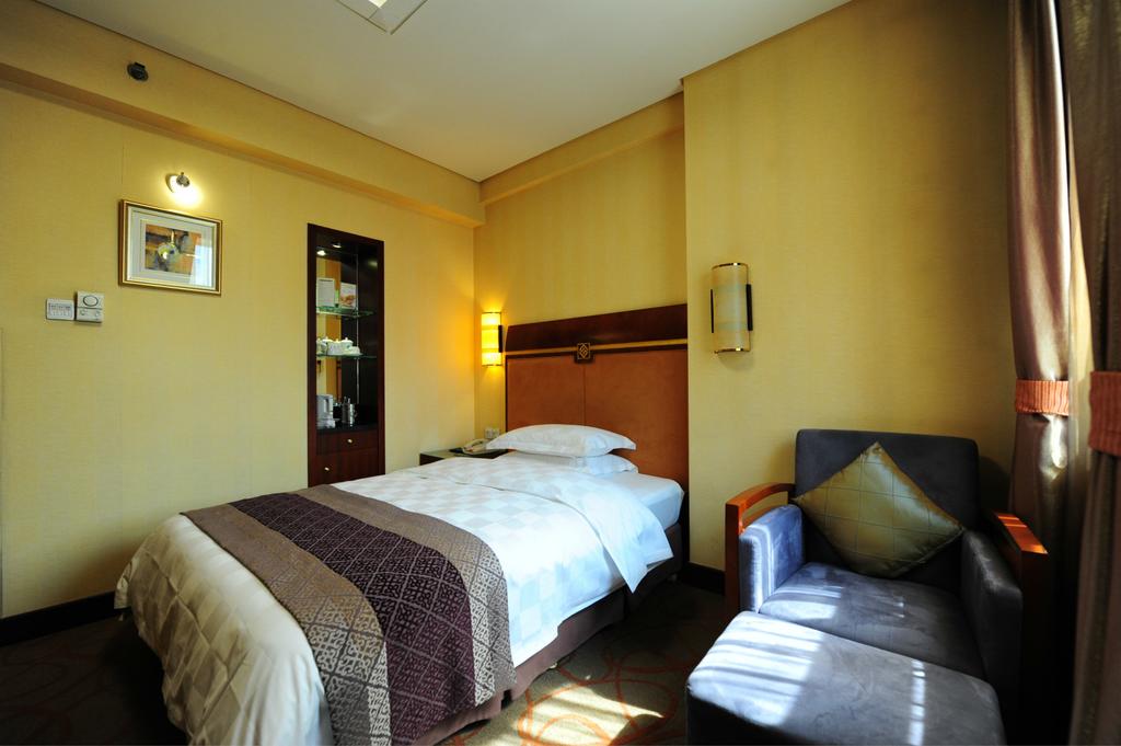 Фото Beijing Guangxi Hotel