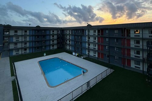 Гостиница Days Inn by Wyndham New Orleans Airport в Кеннере