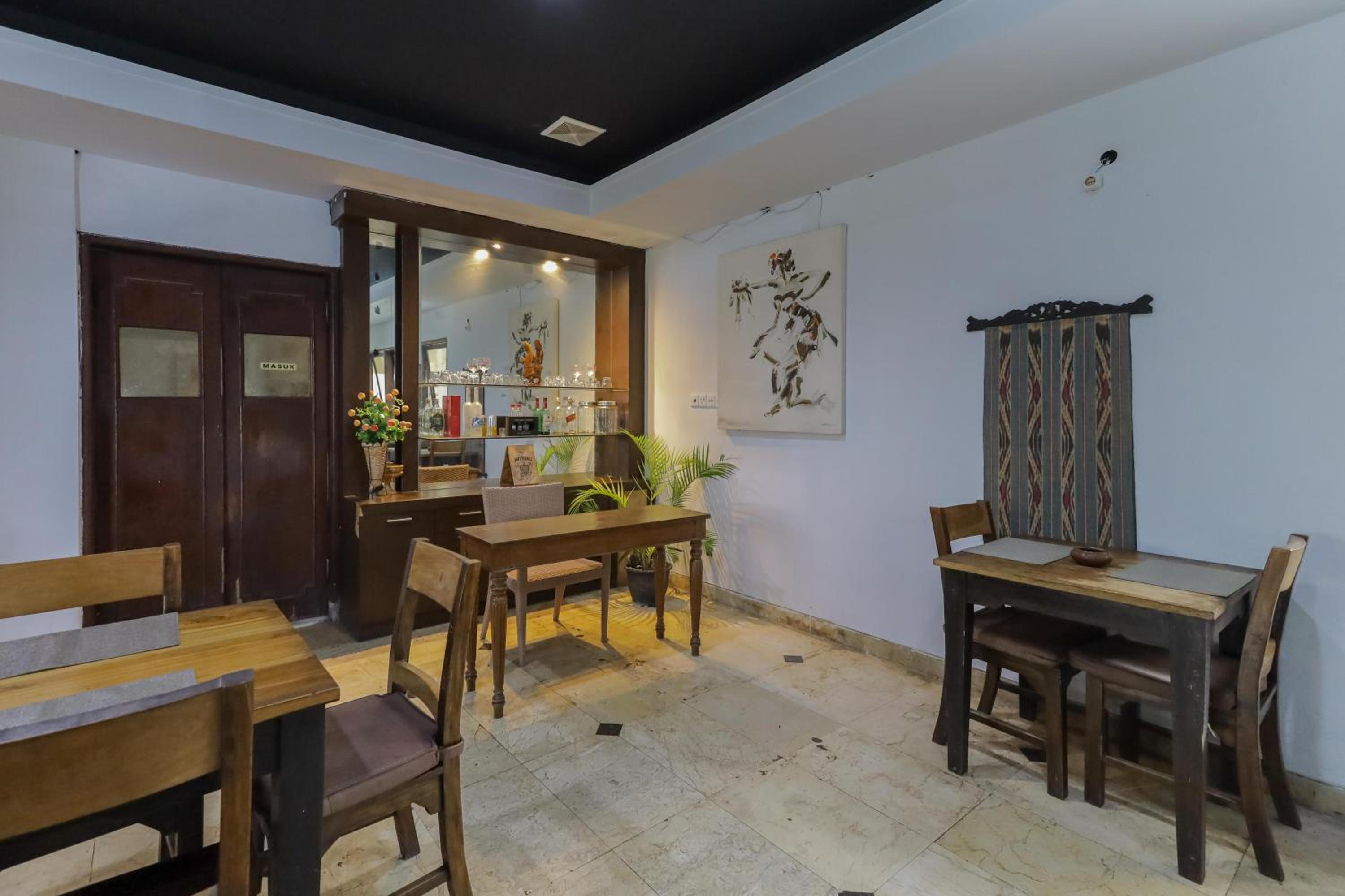 Фото Urbanview Hotel Taman Suci Denpasar Bali