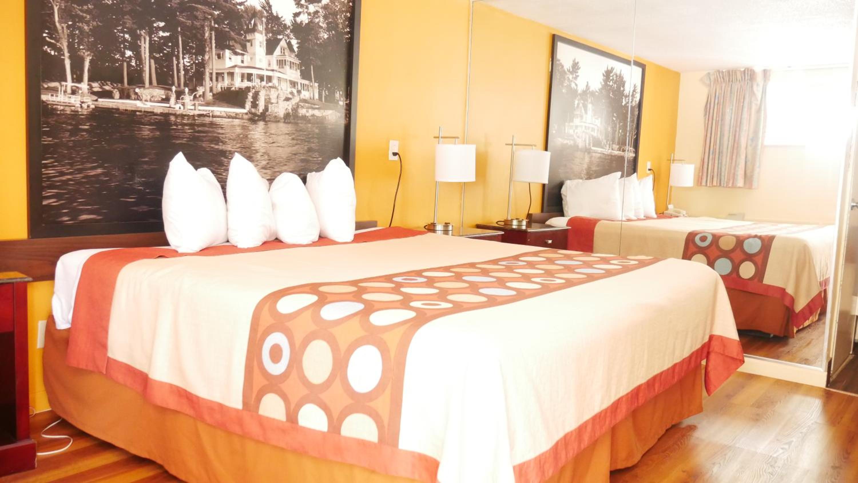 Фото Super 8 by Wyndham North Bergen NJ NYC Area