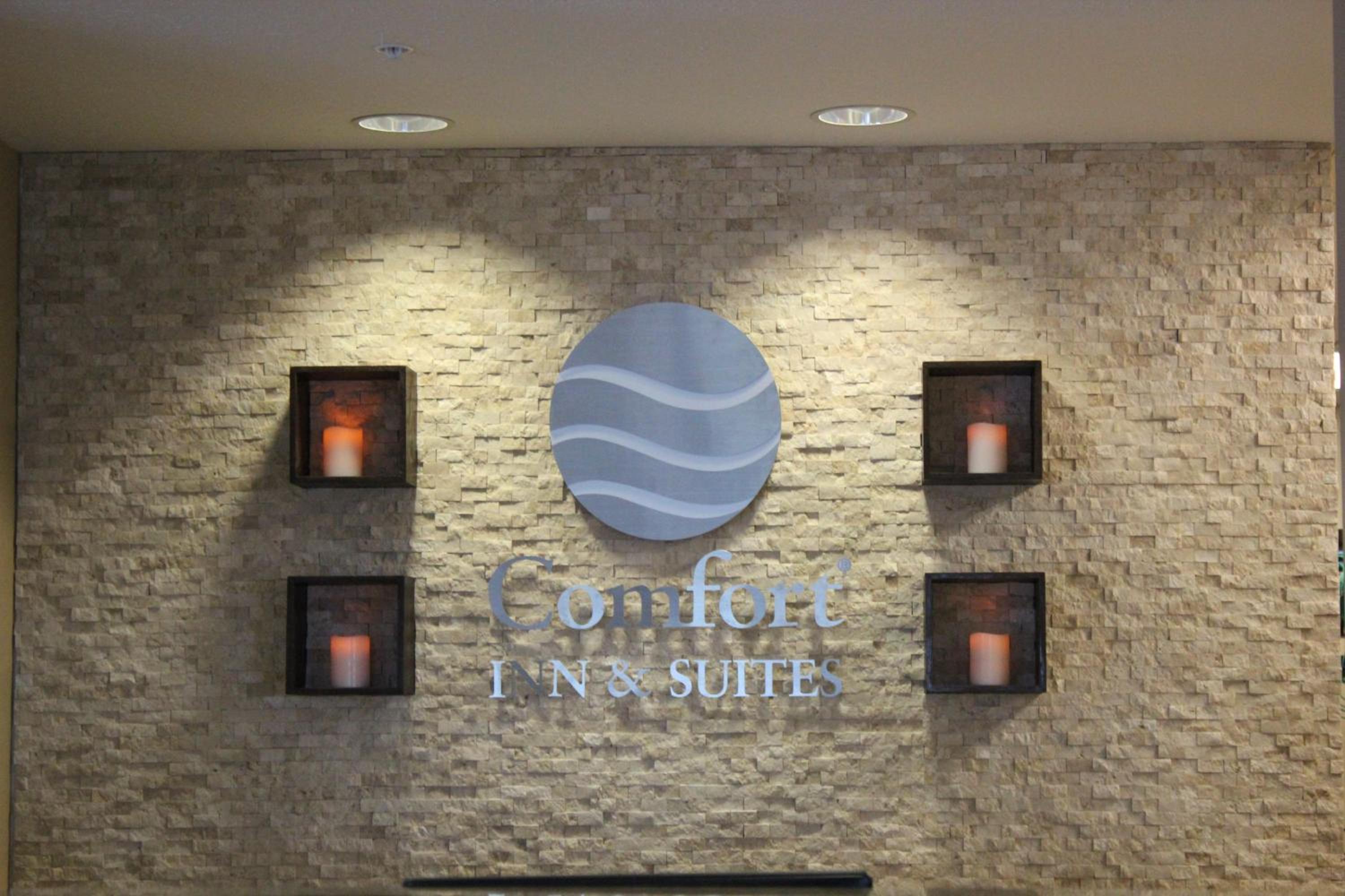 Фото Comfort Inn & Suites Edmonton International Airport