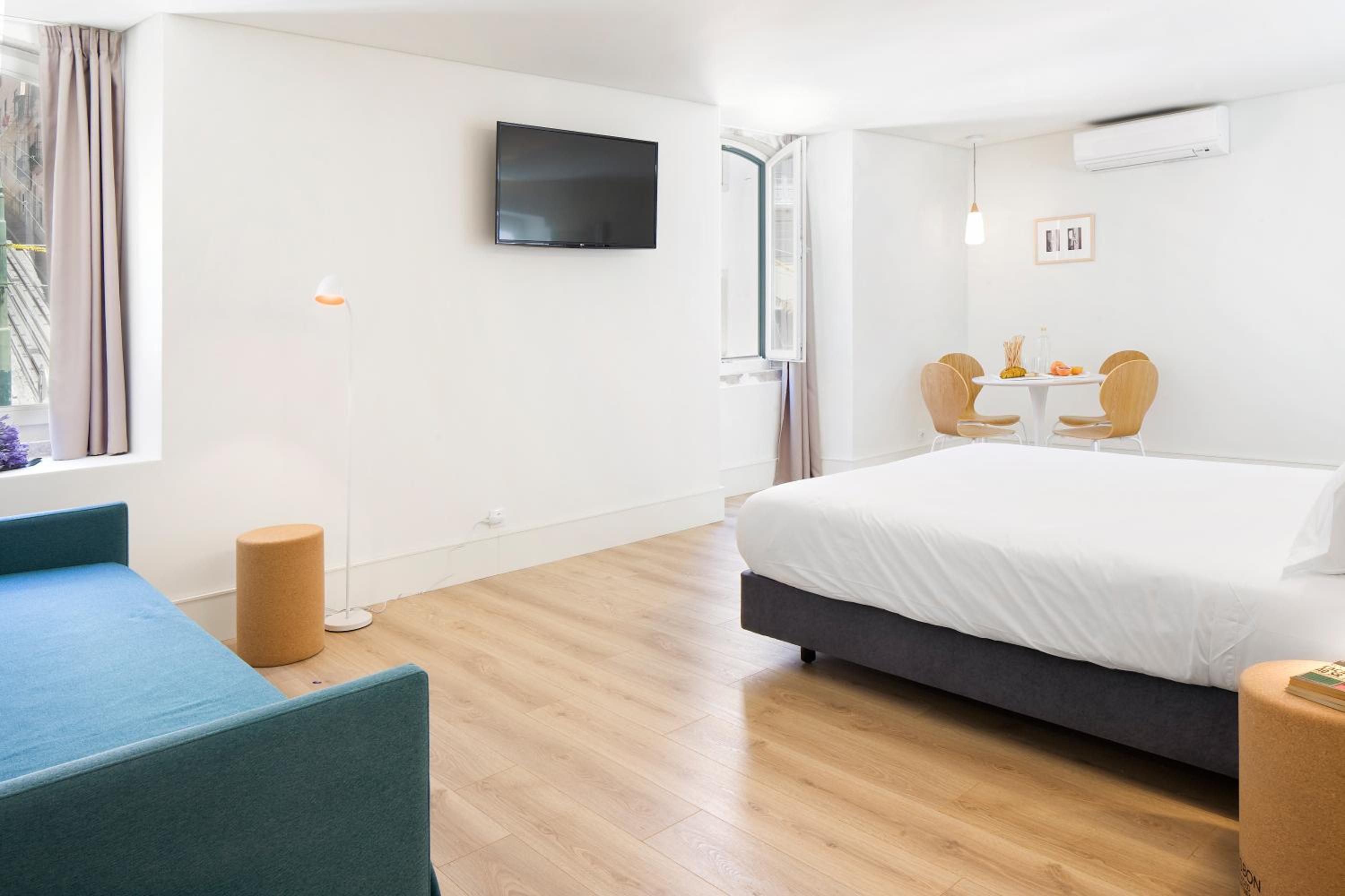 Фото Lisbon Serviced Apartments - Ascensor da Bica