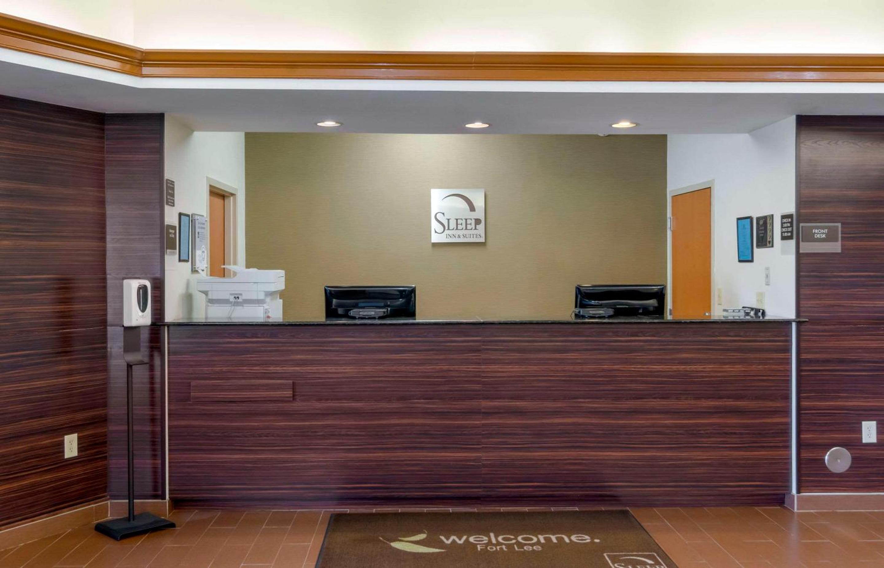 Фото Sleep Inn & Suites near Fort Gregg-Adams