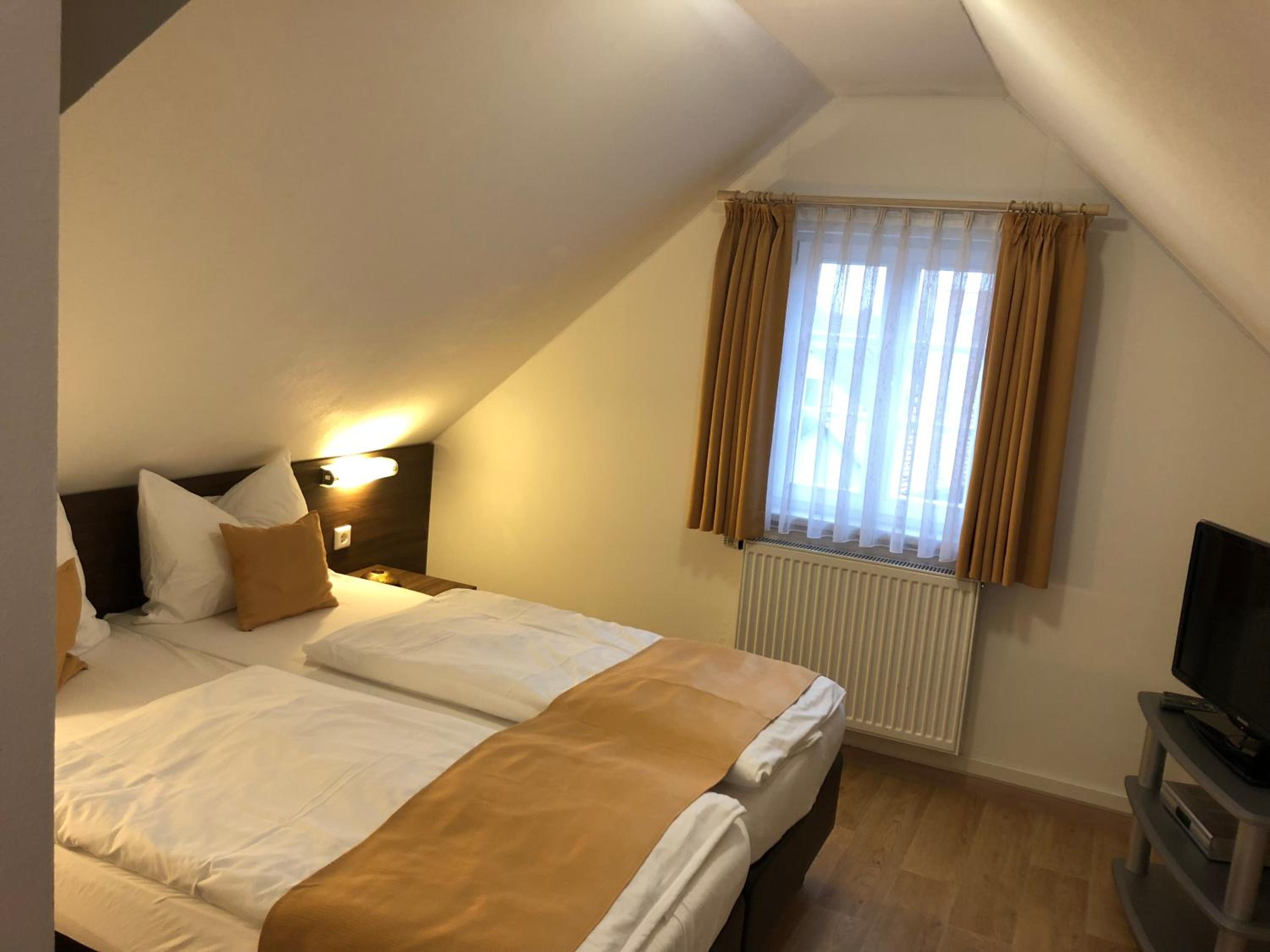 Фото Hotel Garni Goldene Traube