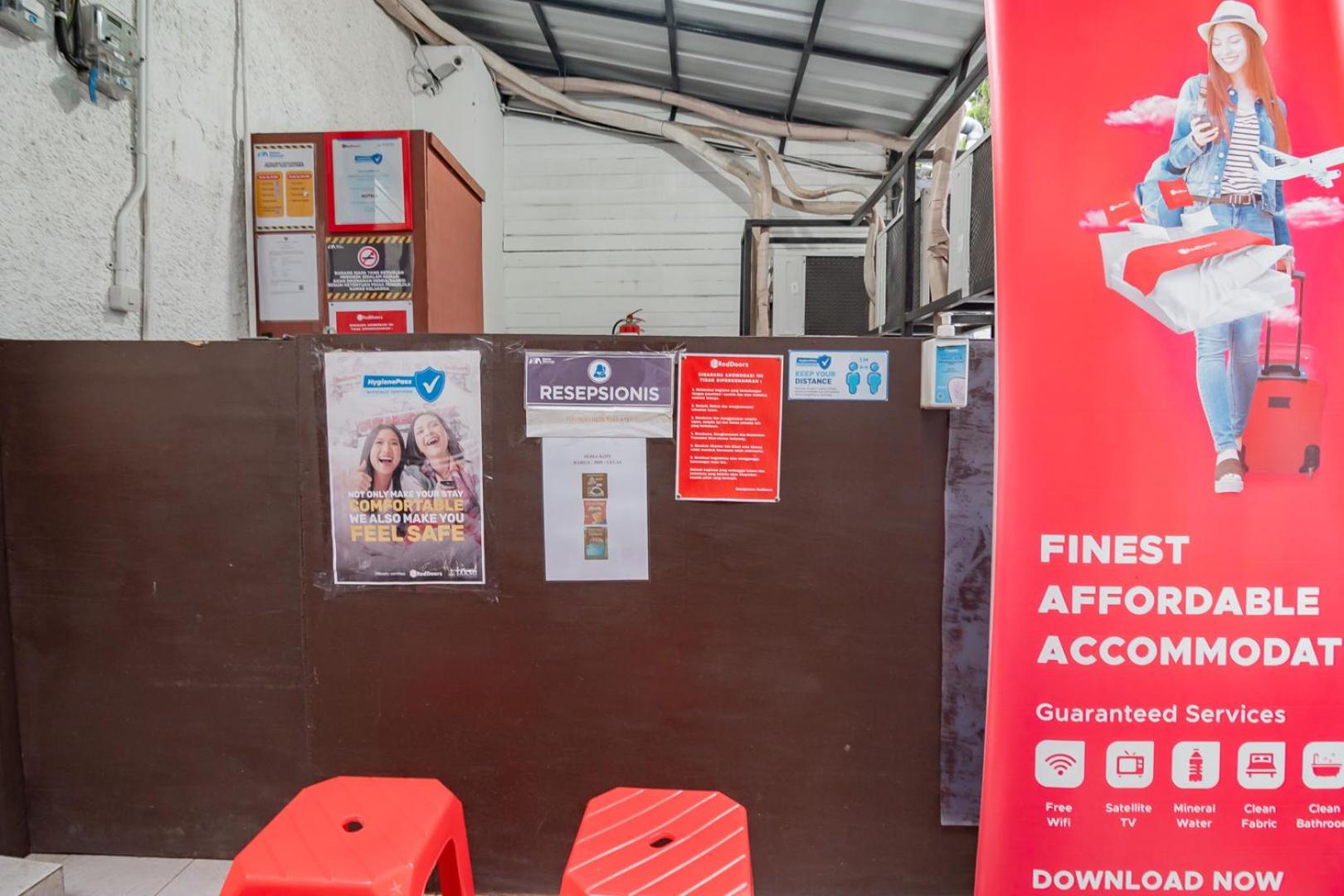 Фото RedDoorz near Riau Junction Mall 2