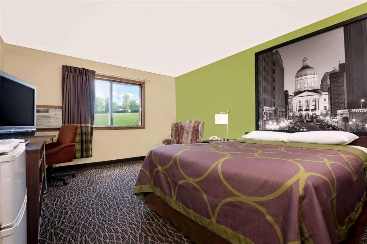 Фото Super 8 by Wyndham Muncie/Ball St. College Area