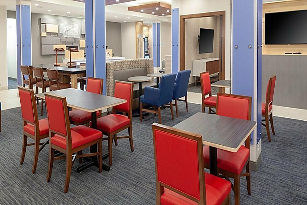 Фото Holiday Inn Express & Suites Phoenix East - Gilbert, an Ihg Hotel