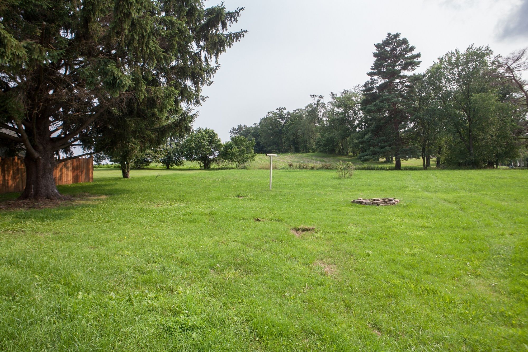 Фото Log Cabin Lodge & Suites