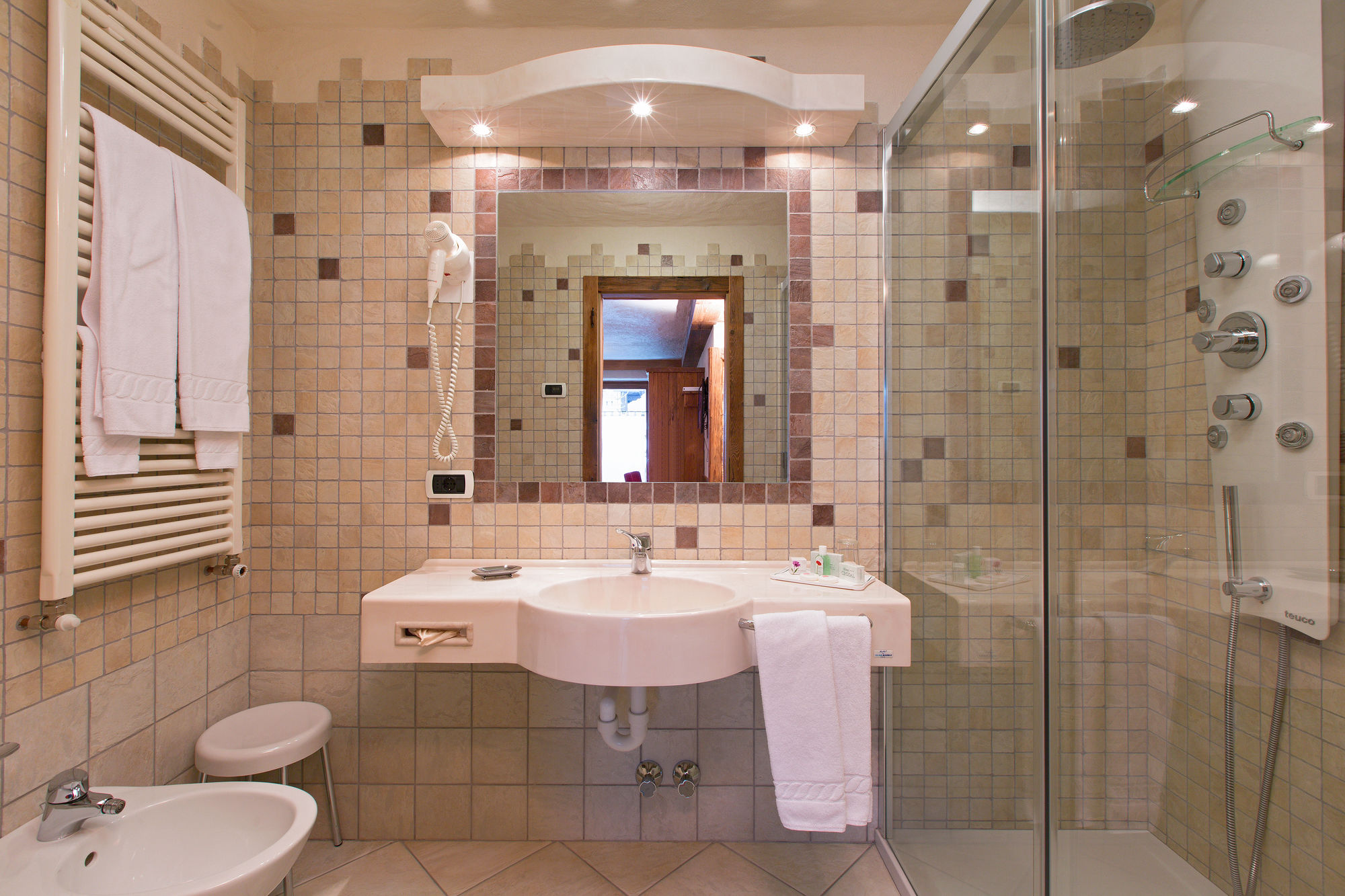 Фото Hotel Crosal