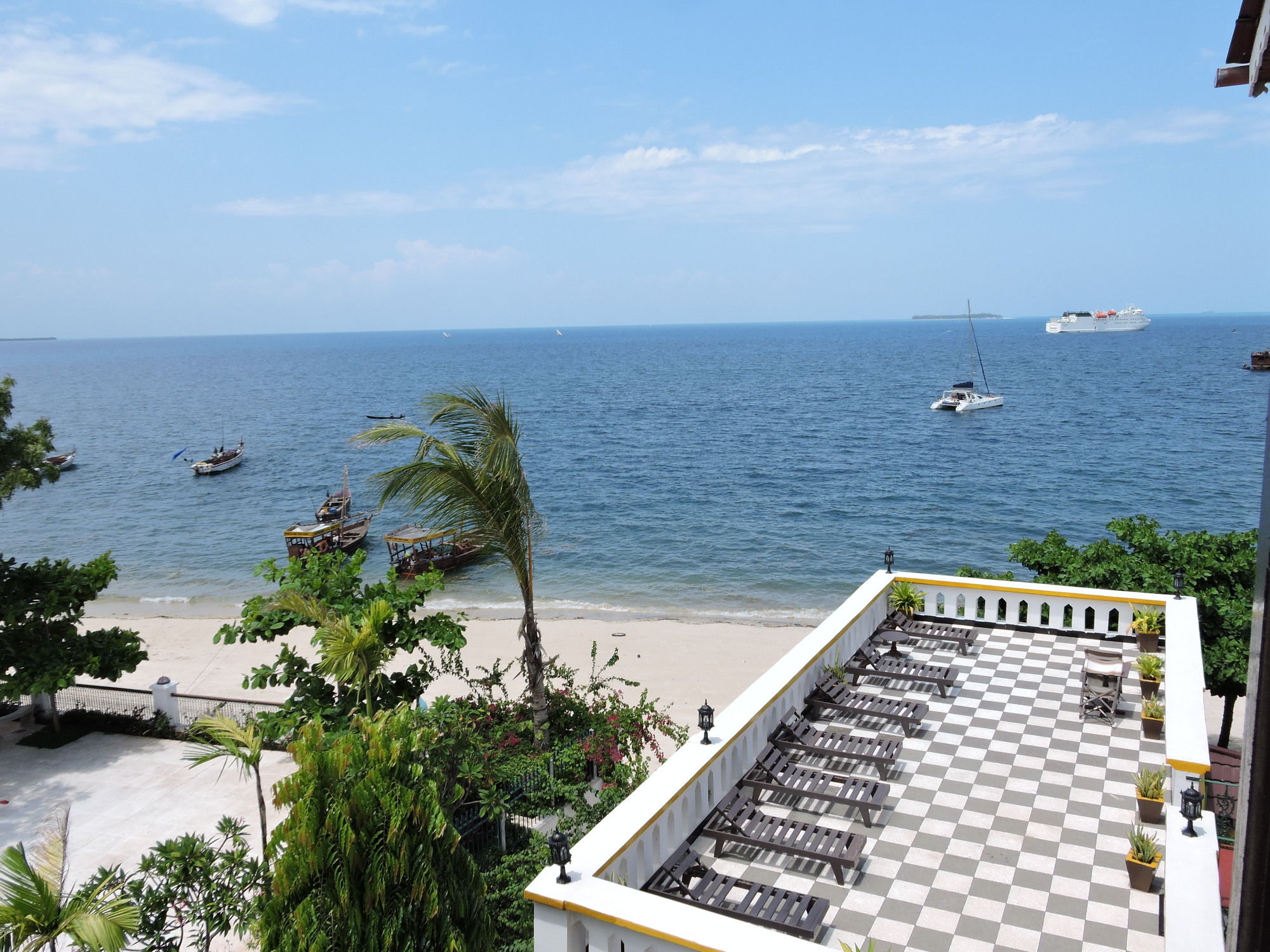 Фото Tembo Hotel