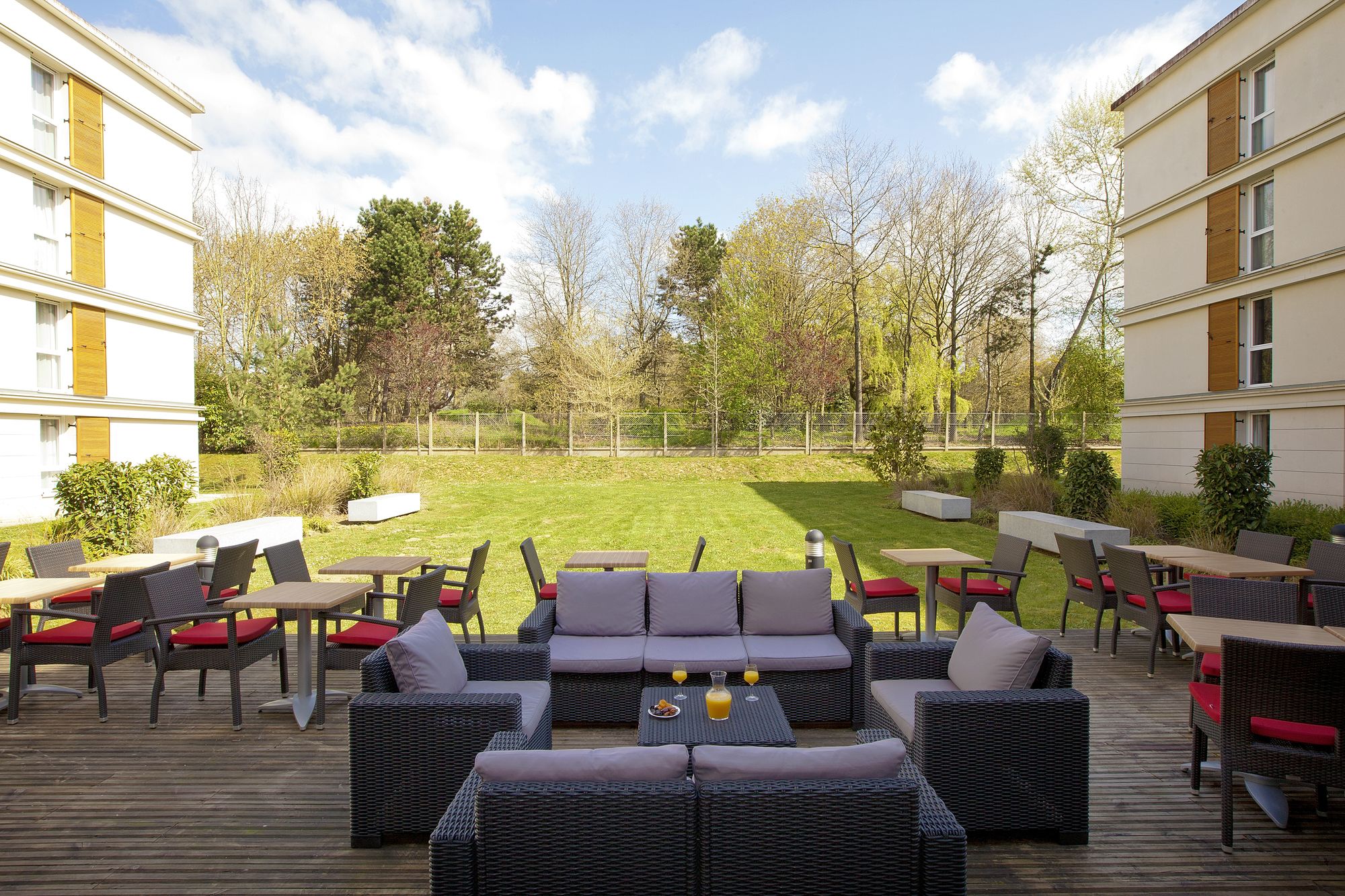 Фото Residhome Paris Guyancourt