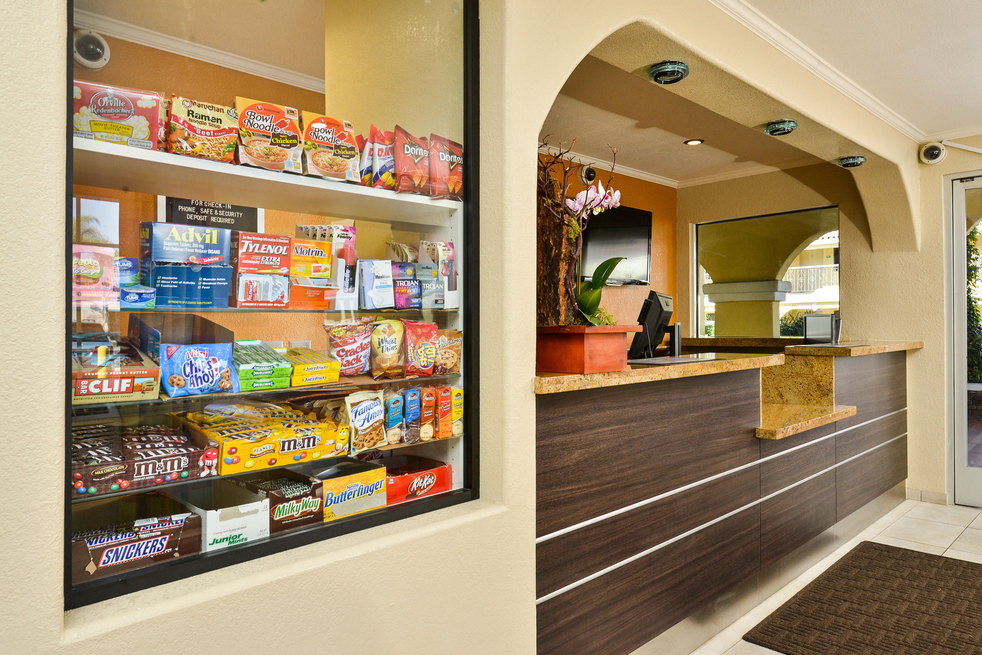 Фото Econo Lodge Inn & Suites El Cajon San Diego East