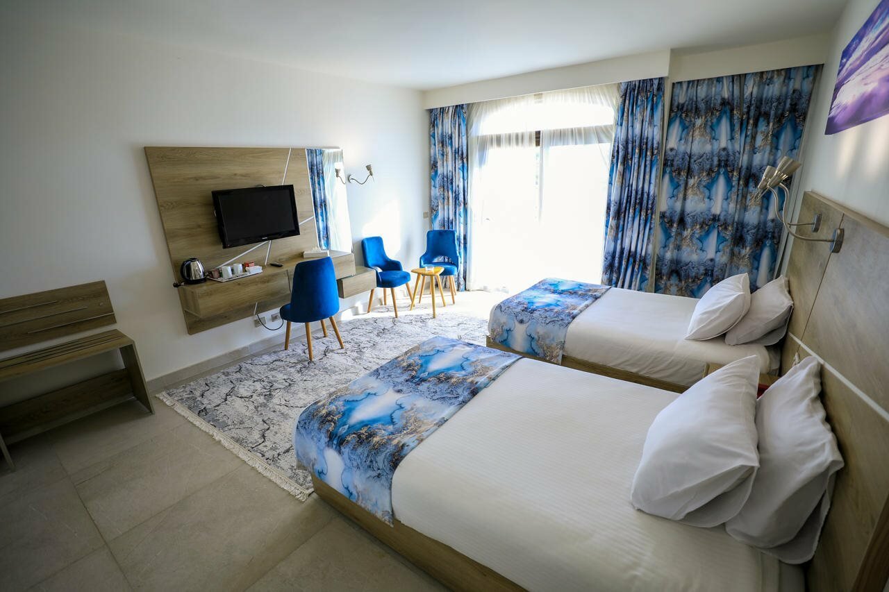 Фото Blend Elphistone Resort