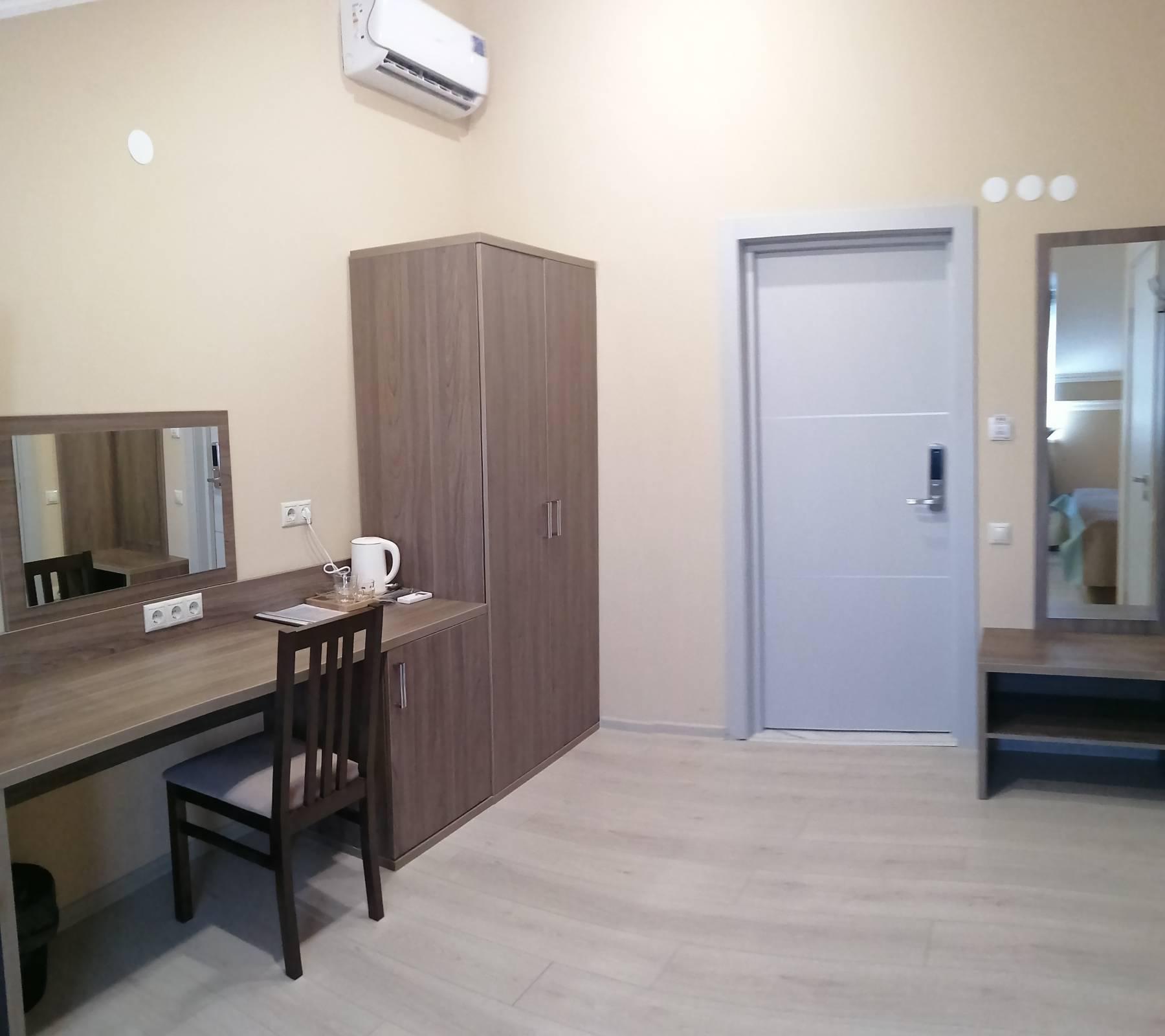 Фото Шамси Холл