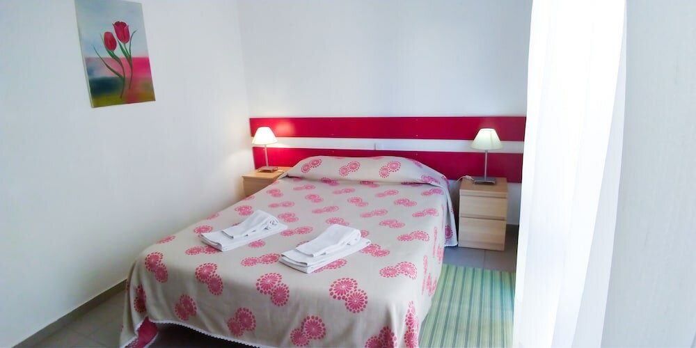 Фото E-Nove Lounge Hostel Caffe