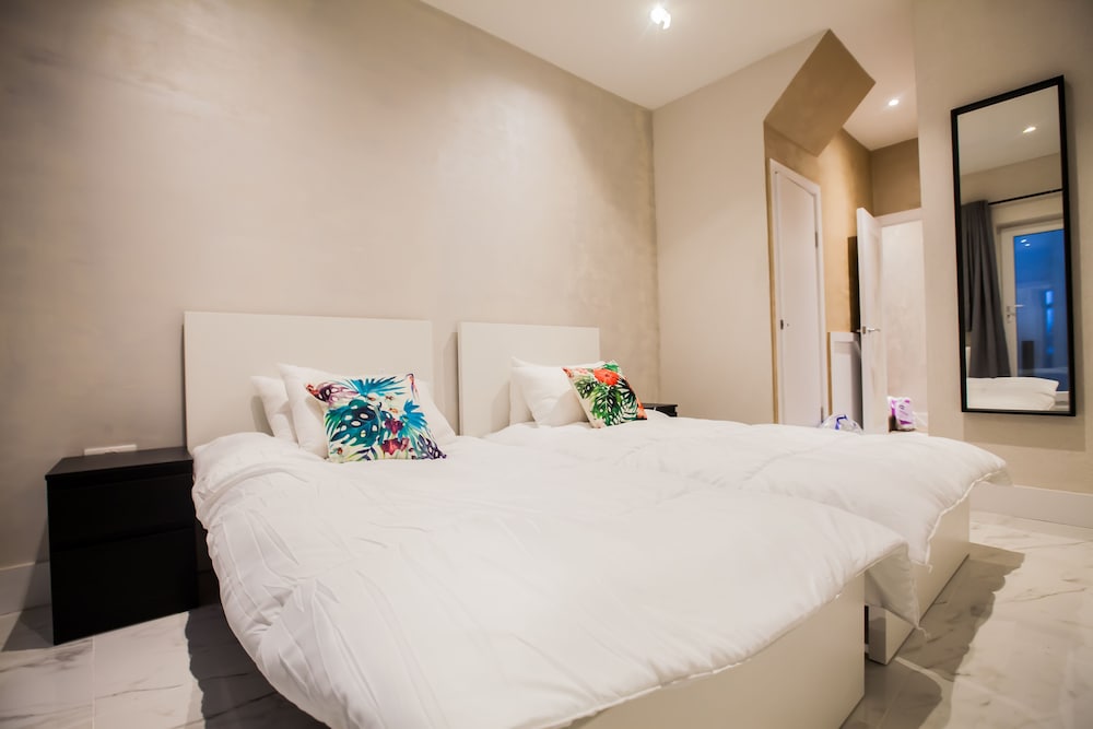 Фото Luxury Fulham 3 bedroom Garden House