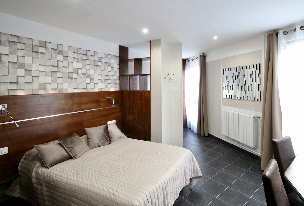 Фото Hôtel des Pyrénées