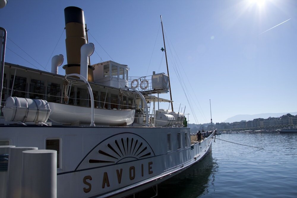 Фото Eastwest Hotel