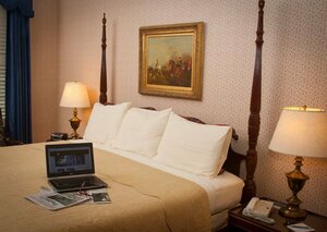 1842 Inn (California, County of Los Angeles, E Line, 17th Street / Santa Monica College Station), hotel