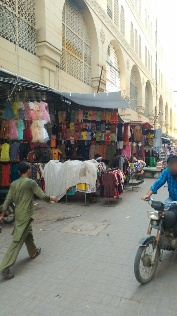 Clothing store Saifee Apparel, Karachi, photo