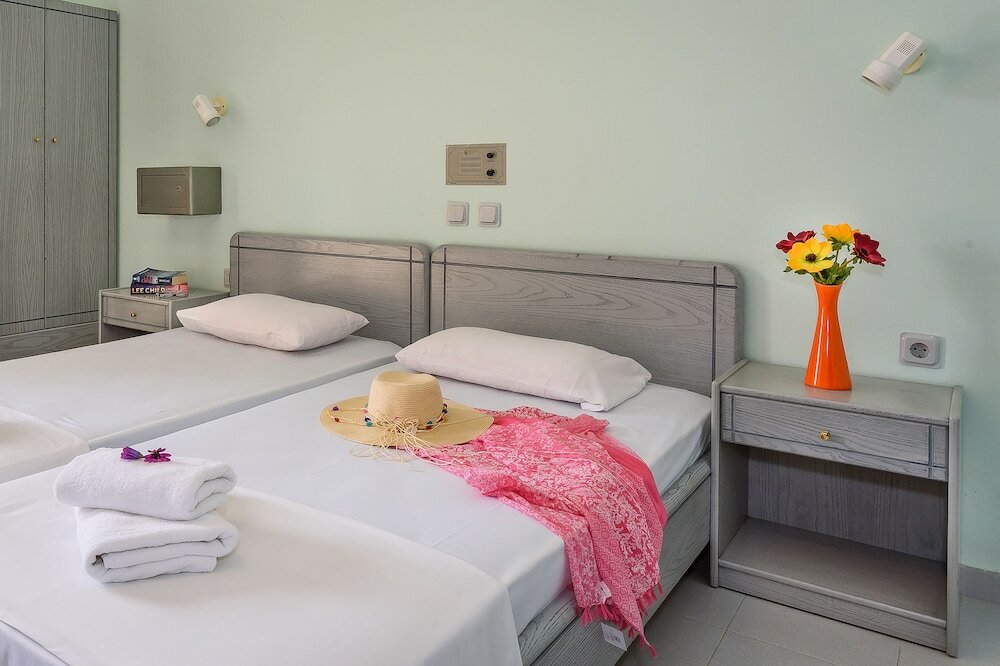 Фото Louladakis Apartments