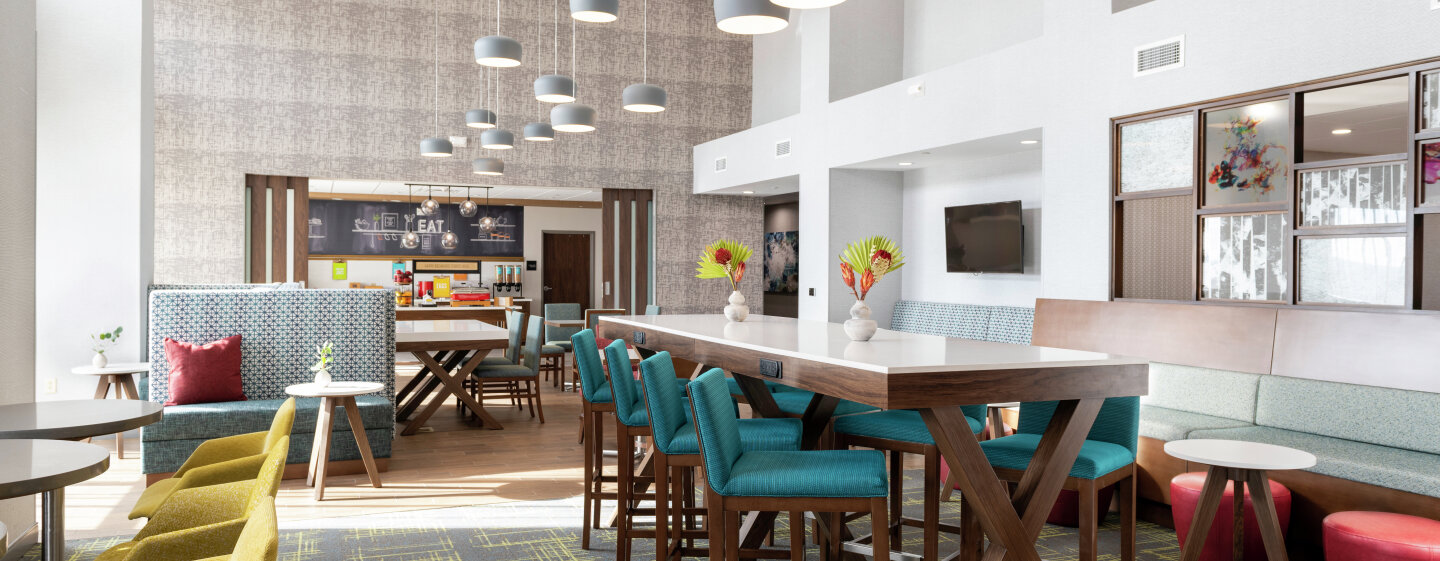 Фото Hampton Inn & Suites by Hilton Toronto Downtown