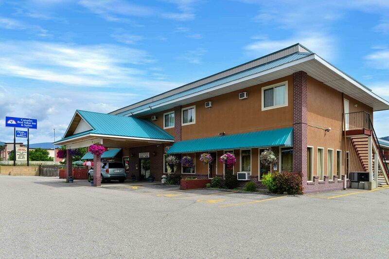 Гостиница Canadas Best Value Inn & Suites Castlegar